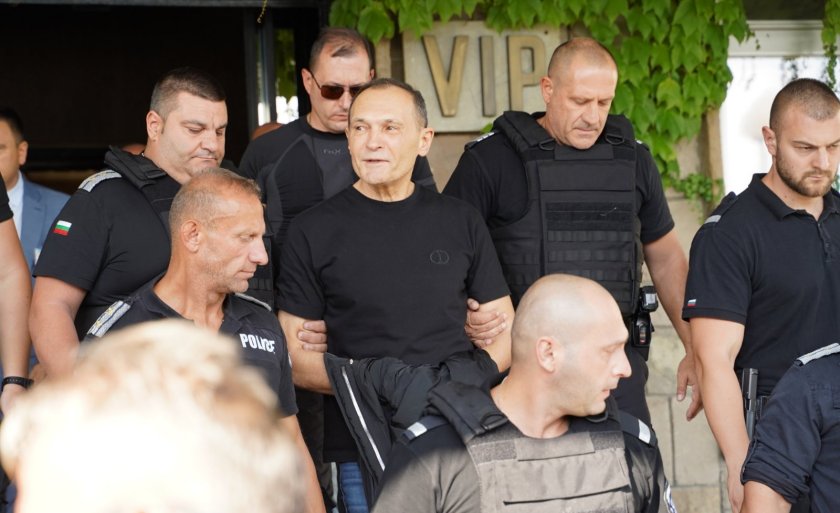  Скандално! Божков разполагал с прислуга и охранител в килията