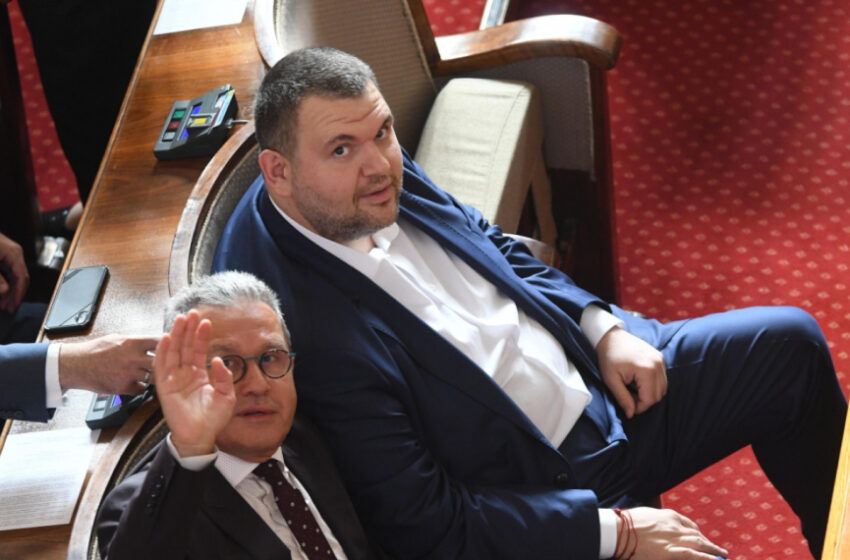  Пеевски с призив към Софийския митрополит