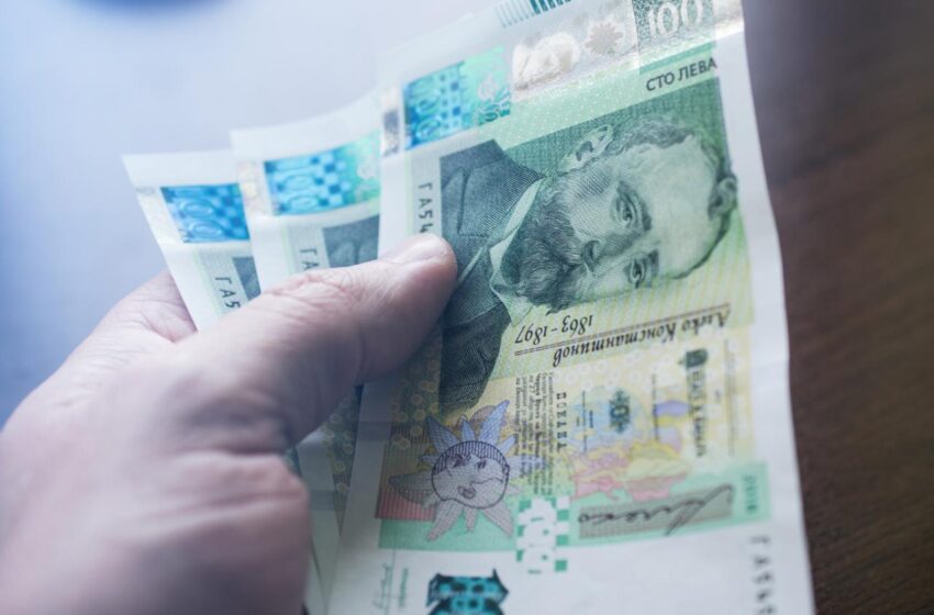  С колко ще се увеличи минималната заплата догодина?