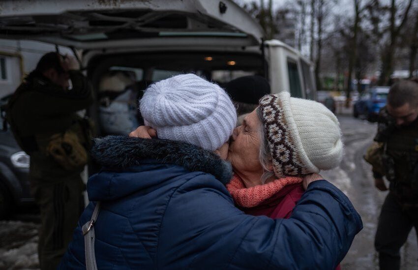  Украйна започна да евакуира масово хора от няколко селища