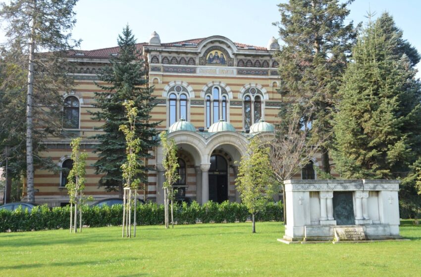  Протести пред светия синод заради митрополит