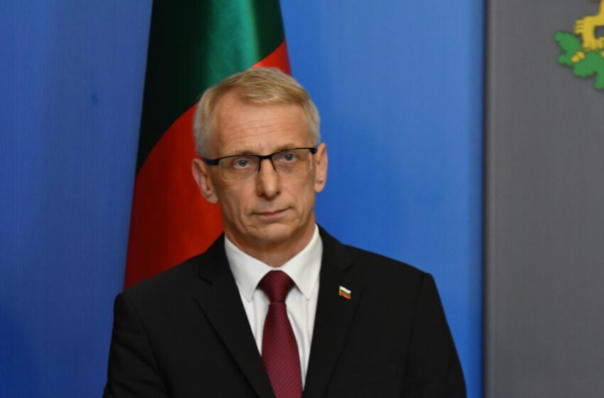  Денков: Удостоверяването на машините вече е факт