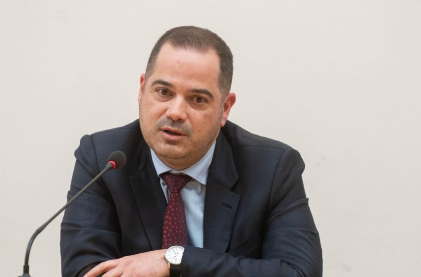  Стоянов: Новият служебен премиер ще бъде подложен на огромен политически натиск