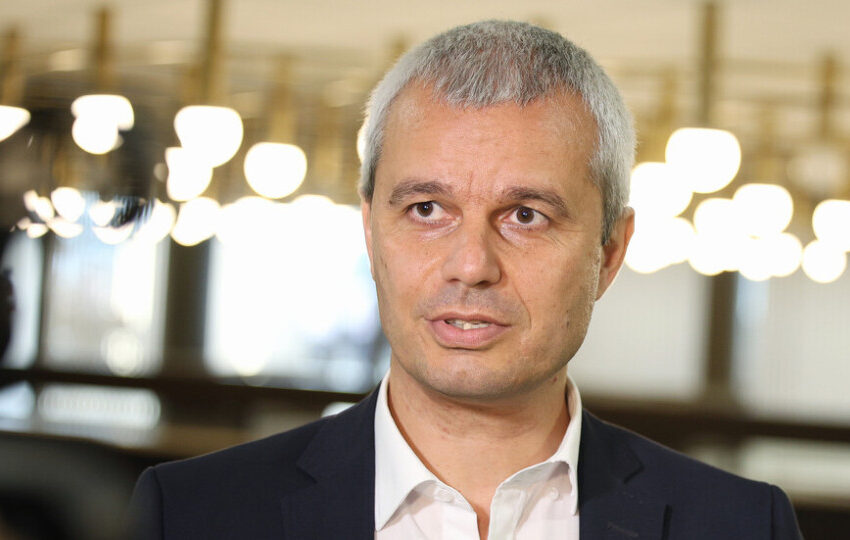  Костадинов бесен: „Величие“ ни изкопира!