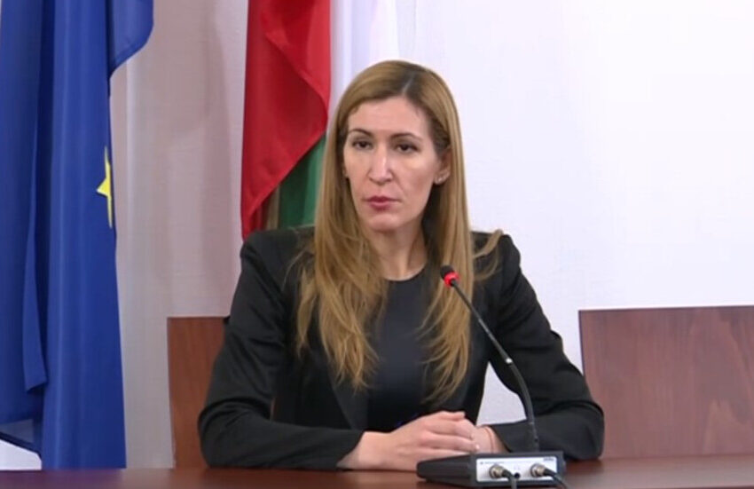  Ангелкова се надява юли и август да реанимират туризма