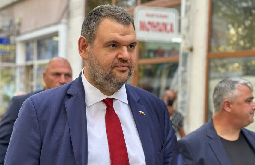  Пеевски настръхна срещу Тагарев и го нападна по медиите
