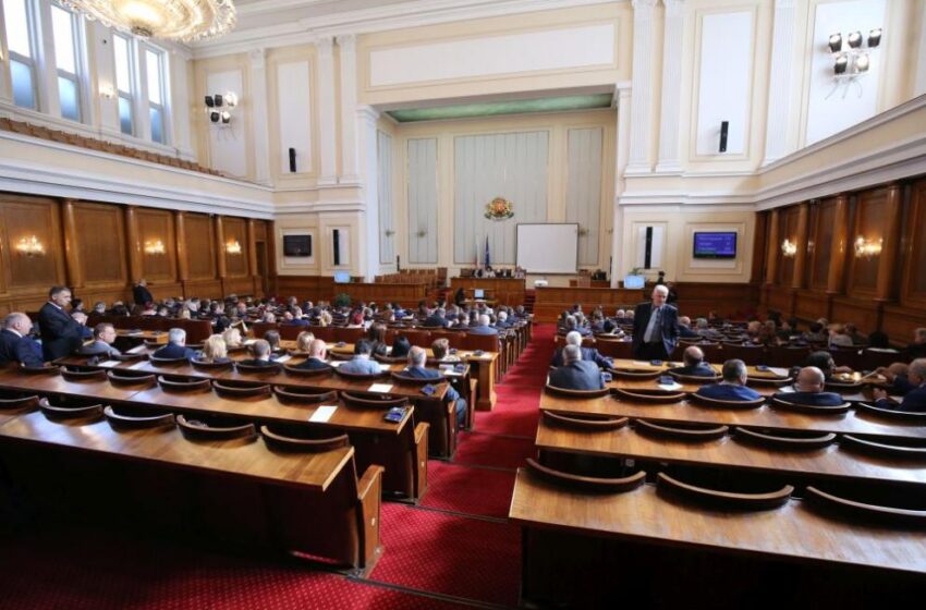  Депутатите ще гласуват днес на извънредно заседание промените в Закона за енергетиката