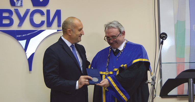  Радев замина с делегация за Дубай