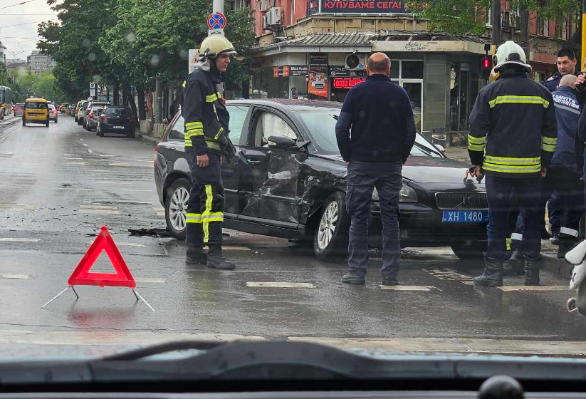  Катастрофа в София! Има полиция и пожарна