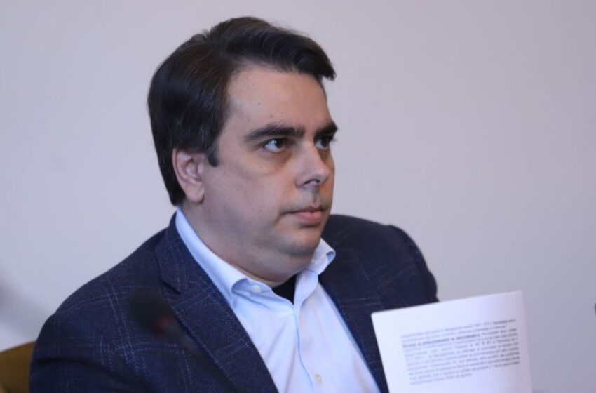  Асен Василев отговори на ГЕРБ и Борисов