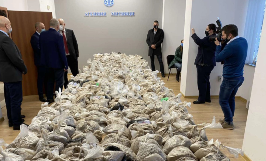  Голям удар! Задържаха близо 400 кг. хероин край Варна