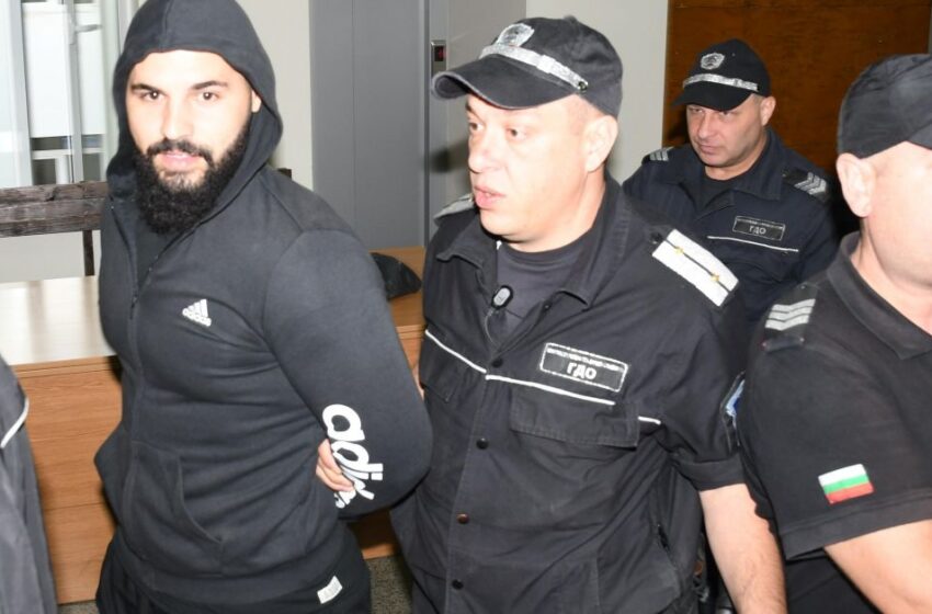 Повдигат нови обвинения на обезoбразилия Дебора
