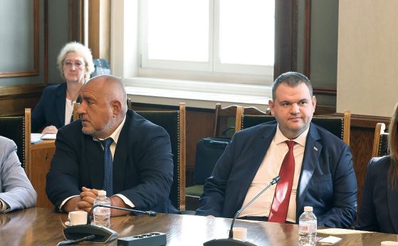  Пеевски и Борисов напуснаха пленарната зала