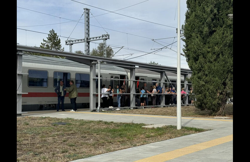  Скандално! Запали се локомотивът на влака София-Варна