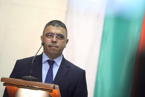  Новият шеф на МВР с две ключови уволнения