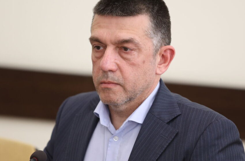  Агенция „Митници“ засега мълчи за схемите на своя директор с Брендо
