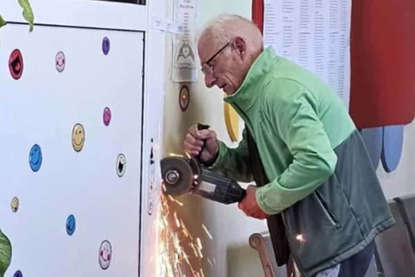  Куриоз! Рязаха с флекс вратата на секция в Пловдив