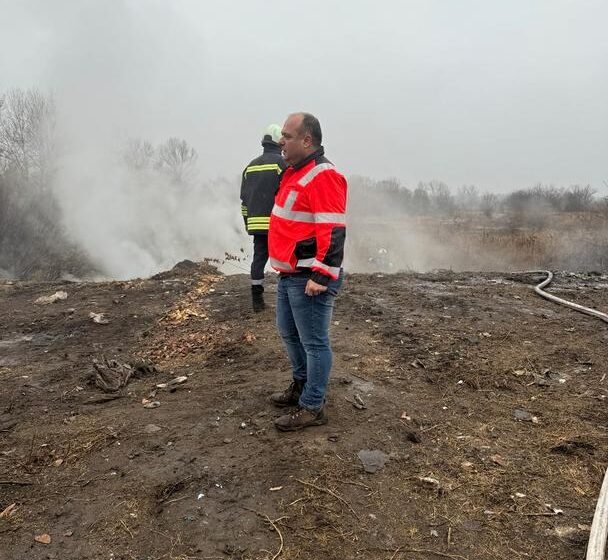  Екоминистърът откри запалено незаконно сметище край Лом