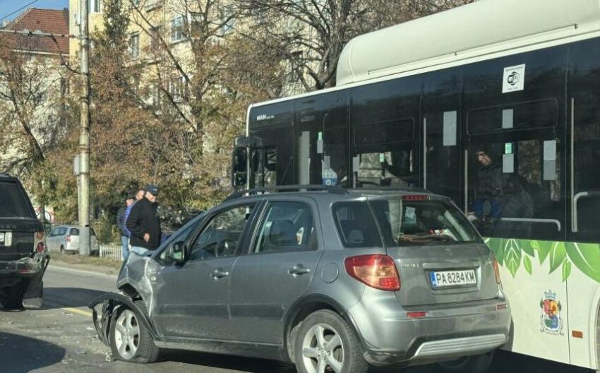  Верижна катастрофа затруднява движението по „Цариградско шосе“