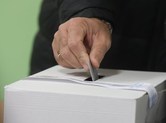  Румънците в чужбина гласуват за депутати и сенатори
