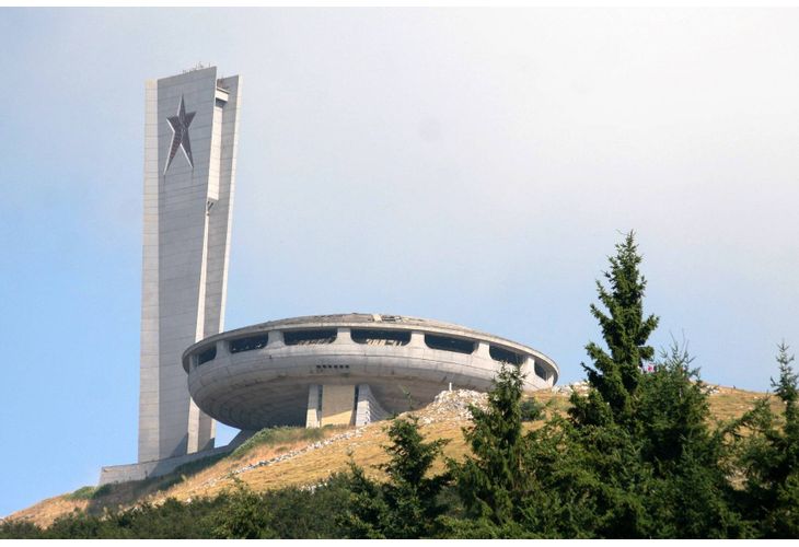  Референдум: Казанлък решава съдбата на паметника на Бузлуджа