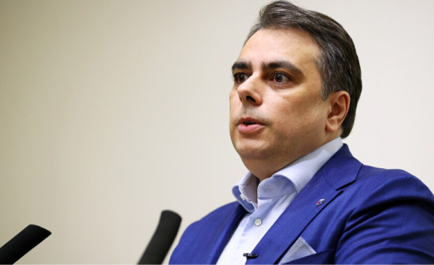  Асен Василев: Преговори с ГЕРБ само след подпис за санитарния кордон