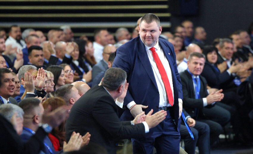  Националната конференция на ДПС избра за председател Пеевски, 544 делегати гласуваха единодушно