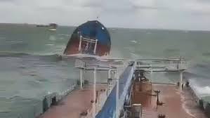  Руски танкери бедстват в Черно море, има опасност от разлив на мазут