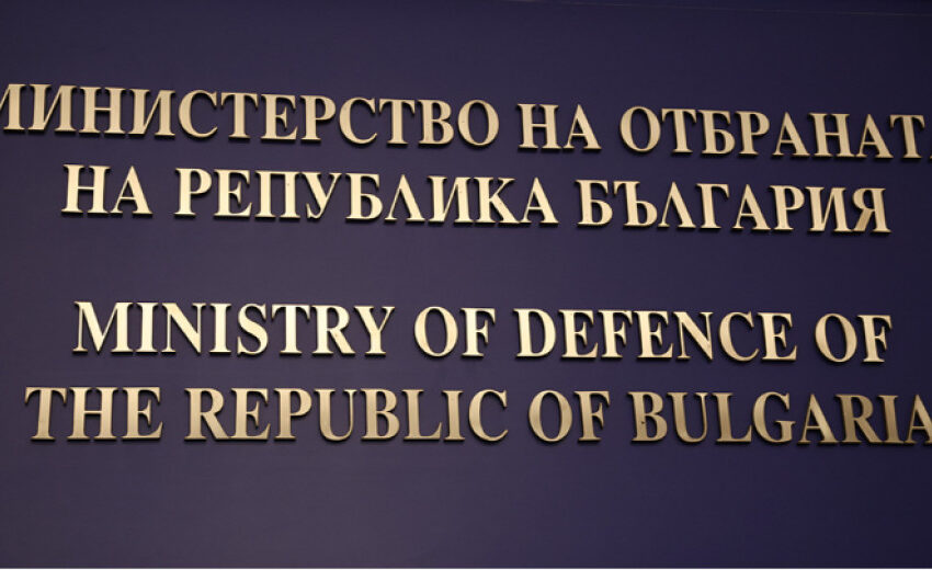  По-високи заплати и първата нова техника за армията се очакват тази година
