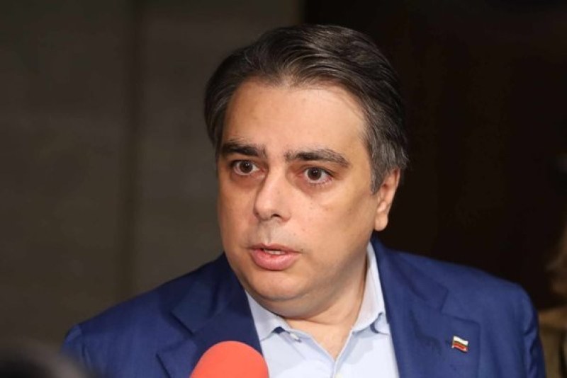  Асен Василев: Бюджетът е направен да захрани корупцията и да удари хората
