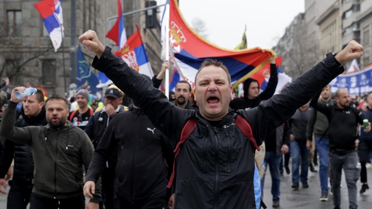  Мащабен протест „15 за 15“ в Белград, арести и напрежение в столицата