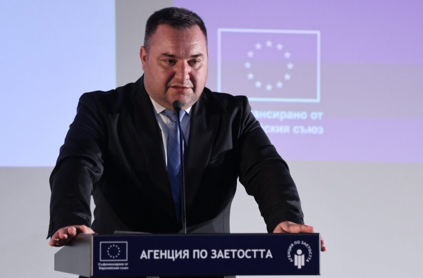 Голям скандал! Шефът на Агенцията по заетостта Смилен Вълов е разследван от ДАНС за корупция!