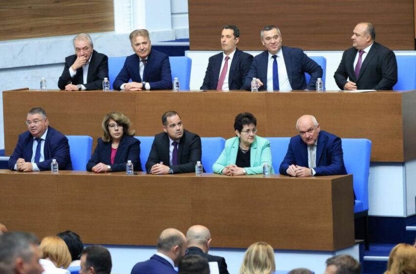  Парламентът ще изслуша двама министри заради състоянието на пътищата