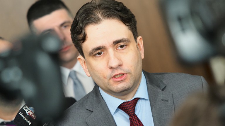  ДБ искат Митов да представи класифицирана информация за чадъра над контрабандисти