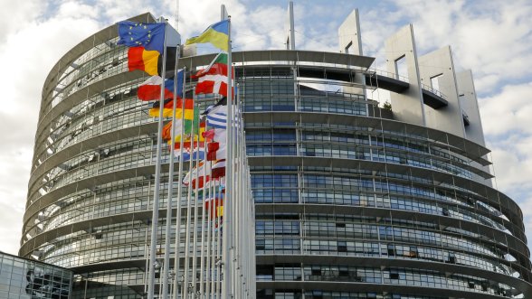  Европа обсъжда какъв да бъде отговорът на ЕС на налаганите от САЩ мита