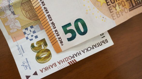  Обмяната от лев към евро в пощите ще е без комисиона