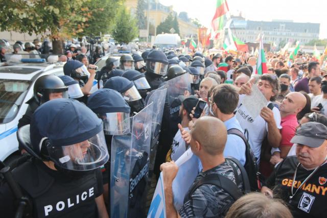  Държавните медии също скочиха на протест, искат по-високи заплати