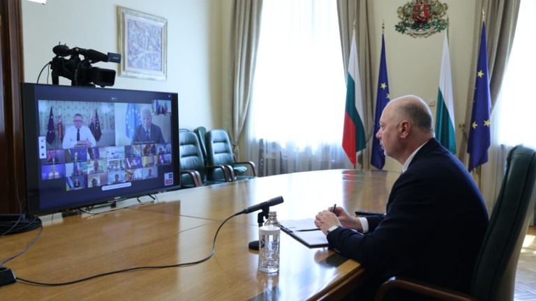 Желязков иска каналите за подкрепа за Украйна да продължат да се прилагат