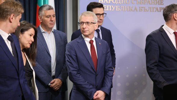  Денков предупреди: Протестите ще стават все повече, могат да прераснат и в бунтове