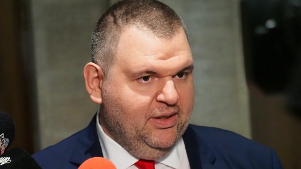  Делян Пеевски: Пачки, пудели, мракобесия!? Край!