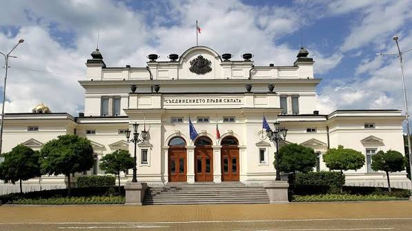  ПП няма да допусне на тъмно да стане сделката за „Лукойл“