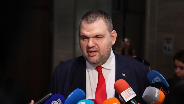 Пеевски: Всичко е в ръцете на Борисов дали ще хвърли държавата в бездната