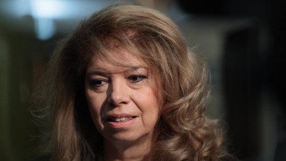  Йотова: Очевидно Борисов и Пеевски имат сериозен страх от партия на Радев