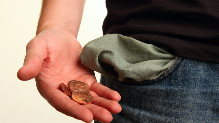  Евростат: България пак е на първо място по живот в риск от бедност в ЕС