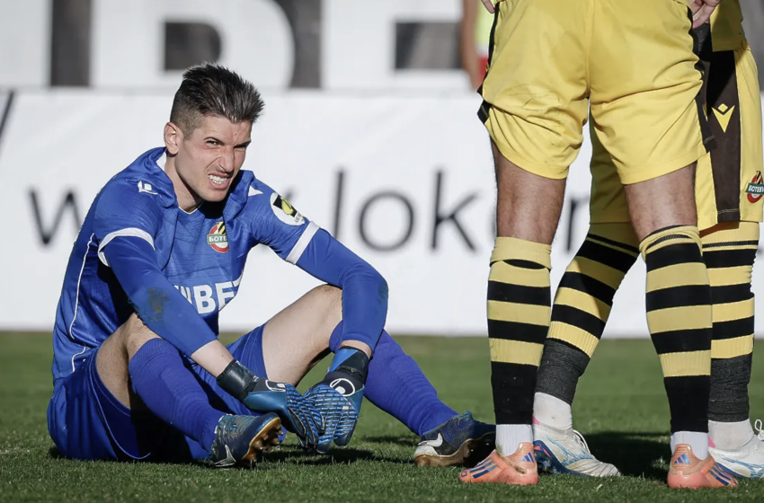  Скандал в пловдивското дерби! Прекратиха мача, след като вратарят на Ботев бе уцелен с бутилка в главата