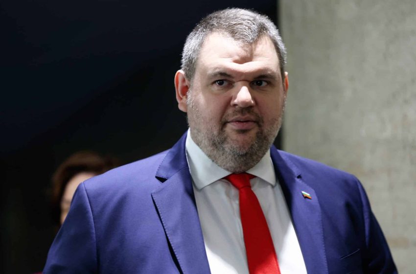  Пеевски се закани на КЕВР, иска поскъпването на водата от 1 януари да бъде спряно