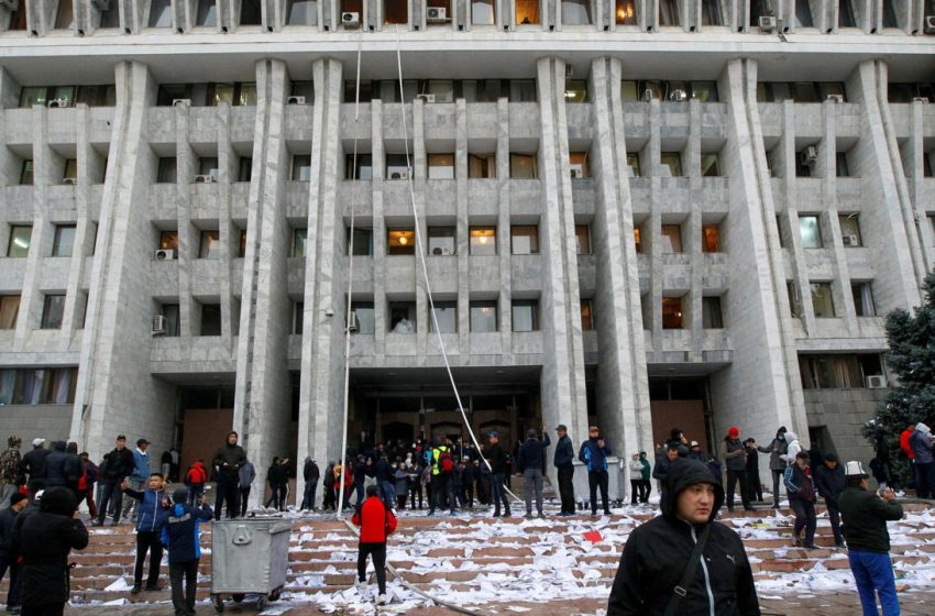  Избирателите в Киргизстан гласуват за парламент днес