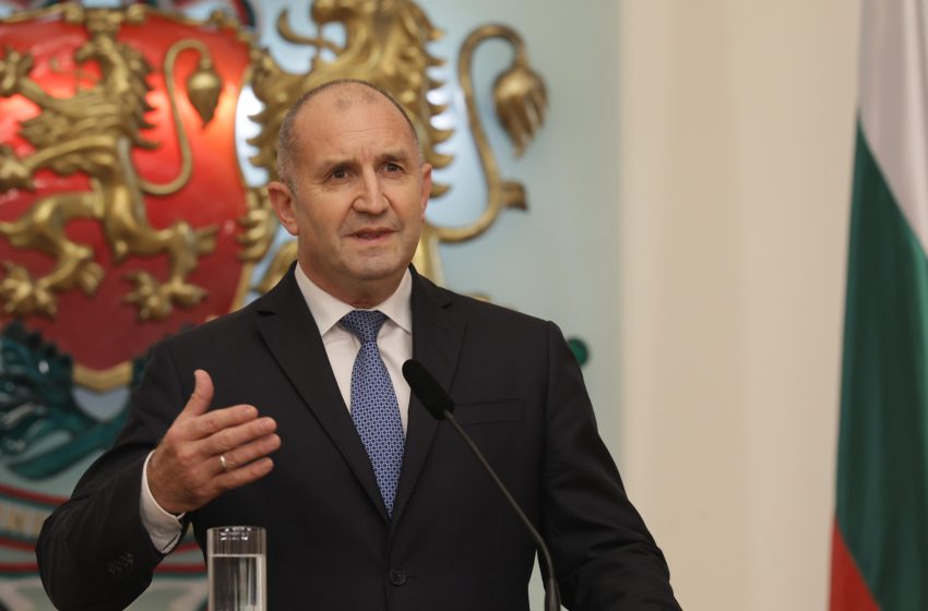  Румен Радев: Оставката е неотложна, предсрочните избори са единственият изход напред