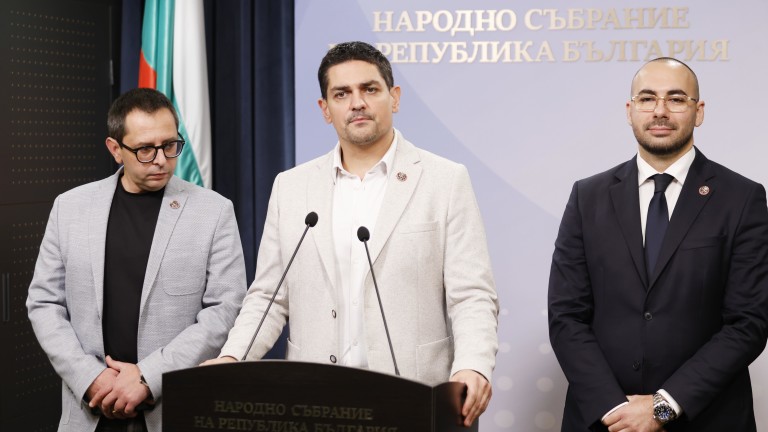  Радостин Василев иска Радев да слезе на политическата сцена