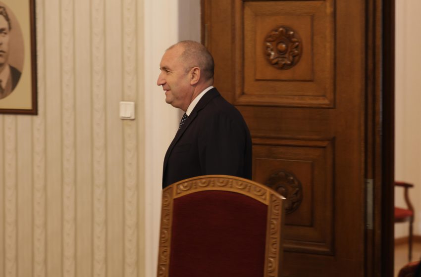  Румен Радев ще се срещне с „БСП-Обединена левица“ и на „Има такъв народ“